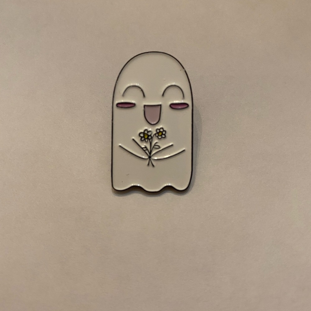NWOT Daisy The Ghost Pin.
